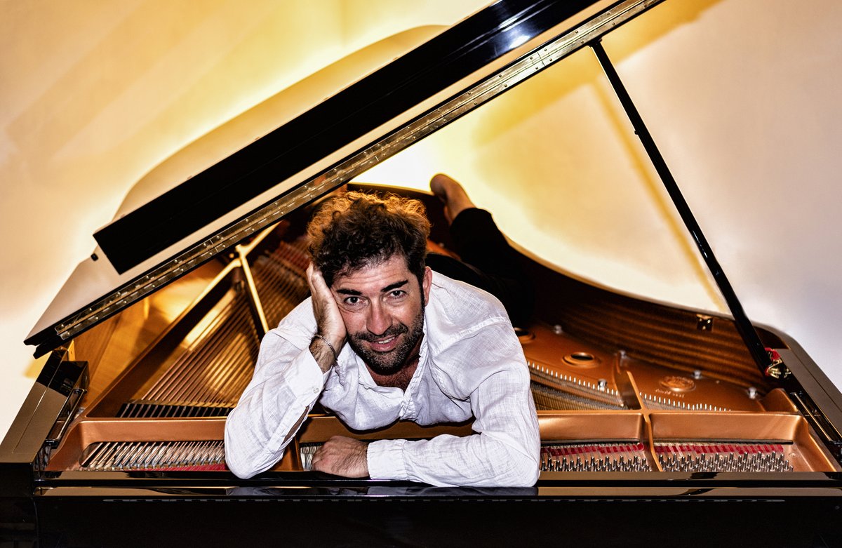 wordsandmore1's tweet photo. Esce per Digressione Music “Rebirth”, opera prima del pianista Antonio Di Fonzo, pianista di solida formazione accademica tanto in ambito classico quanto in quello classico. #AntonioDiFonzo #DigressioneMusic #Rebirth https://t.co/PtzaingEni https://t.co/Z43UQN0StZ