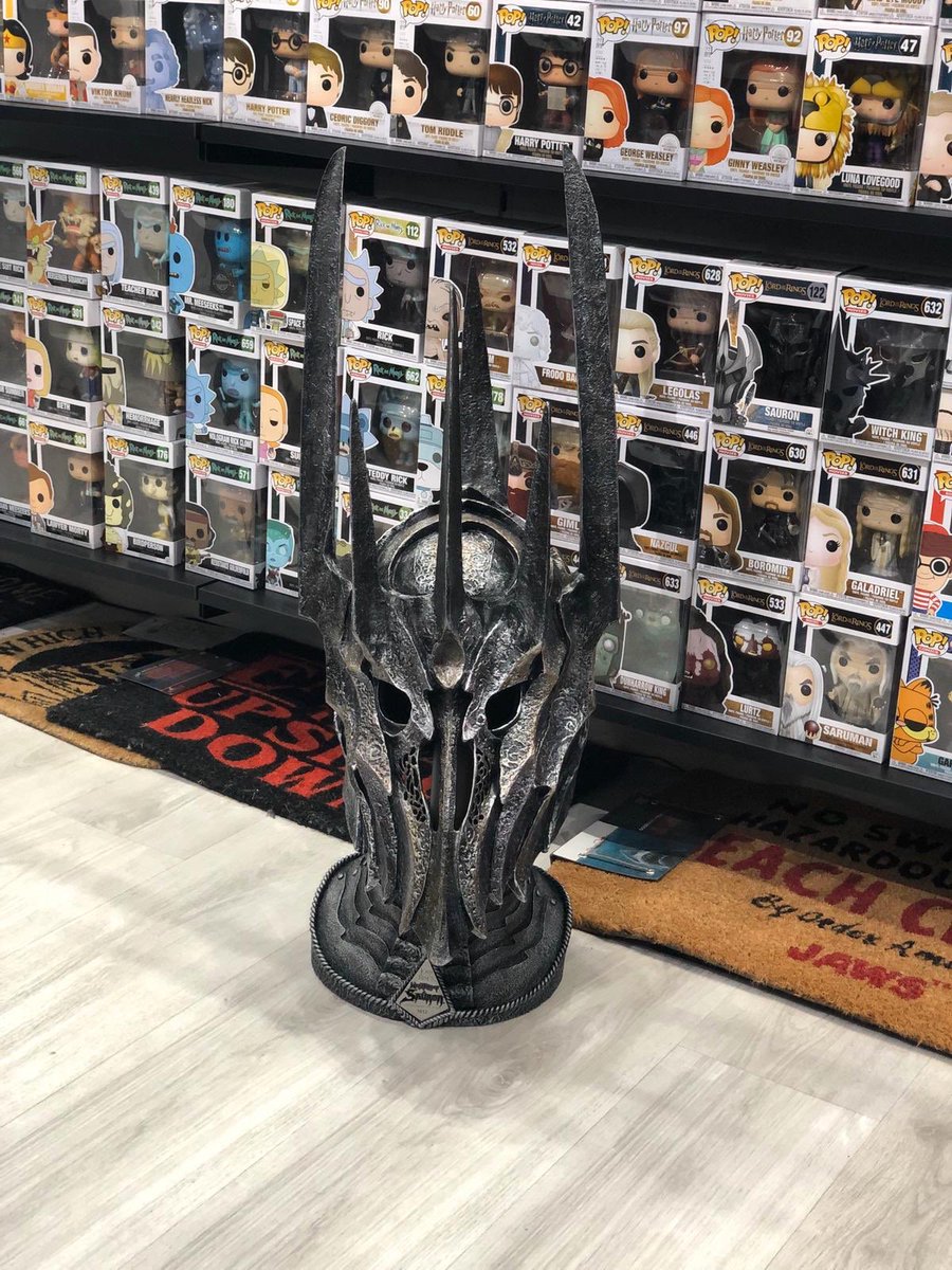 GeekAtmosphere's tweet image. Hemos podido disfrutar de esta maravillosa réplica del casco de Sauron 1:1 un par de horas, que es lo que nos ha durado #lotr #lordoftherings #elseñordelosanillos #sauron #geekatmosphere #alwaysplaying