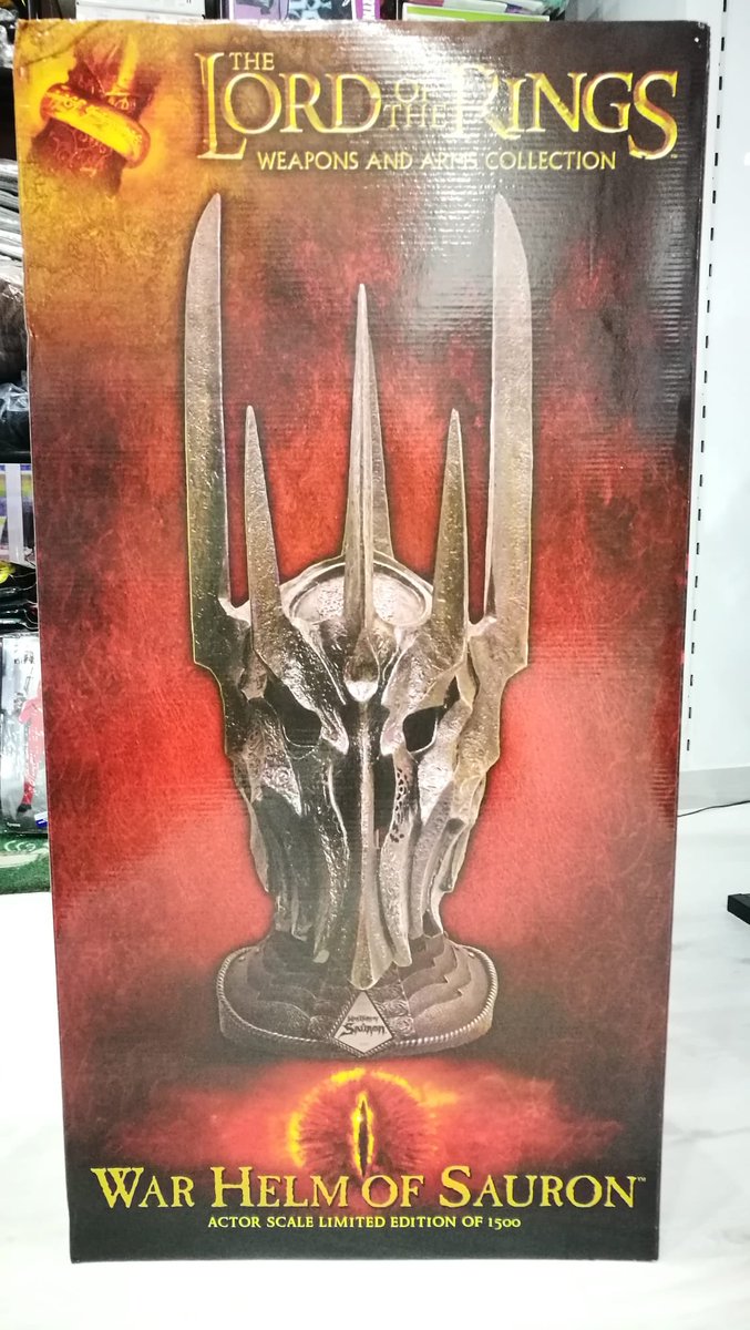 GeekAtmosphere's tweet image. Hemos podido disfrutar de esta maravillosa réplica del casco de Sauron 1:1 un par de horas, que es lo que nos ha durado #lotr #lordoftherings #elseñordelosanillos #sauron #geekatmosphere #alwaysplaying