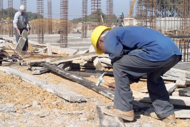 Algerie360's tweet photo. Secteur du BTHP : 200.000 salariés seraient actuellement au chômage technique - https://t.co/RTY1Fuu78h
#BTHP
#chômage technique https://t.co/WlY327KhKo