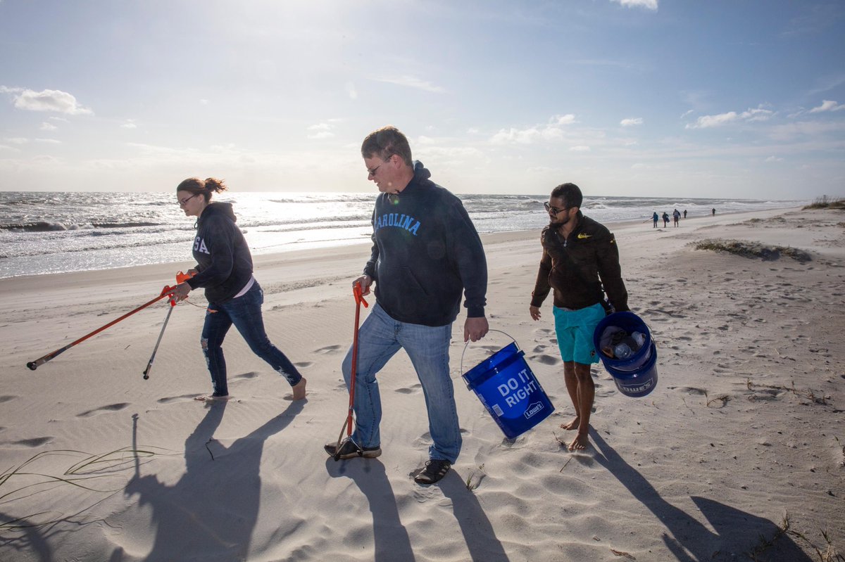 Health_First's tweet photo. In partnership with @KBBBrevard, Health First associates participated this morning in the Great American Cleanup – a nationwide initiative that encourages community members to work together to improve the local environment. #HFgivesback https://t.co/Hfvi4xZJTC