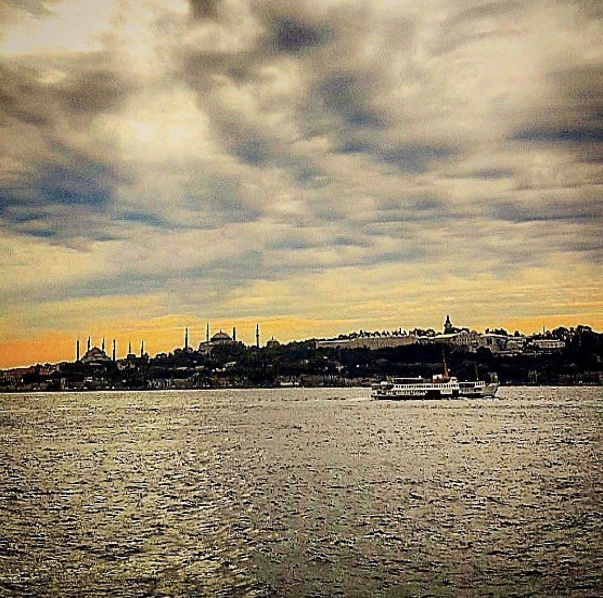 ademancan's tweet photo. #Istanbul one of the #beautifulest (#Mostbeautiful) #destinations on
#earth! #Extravaganza
#AHgüzeLIstanbuL🌀🇹🇷 https://t.co/xDeggUf59e