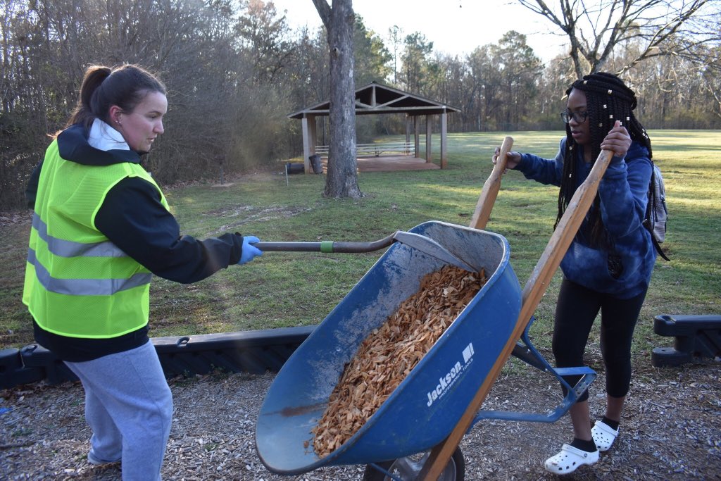 lagrangegaGOV's tweet photo. #Thankyou to the #BellLine community & @LaGrangeCollege for #leavinglagrangebetterthanyoufoundit this AM in Jones St. Park. Proud of the work we accomplished #together @kabtweet #keeptroupbeautiful #LLBTWFI #lagrangega https://t.co/WAkUOmCSaL