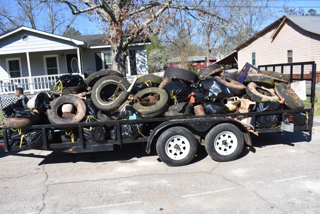 lagrangegaGOV's tweet photo. #Thankyou to the #BellLine community & @LaGrangeCollege for #leavinglagrangebetterthanyoufoundit this AM in Jones St. Park. Proud of the work we accomplished #together @kabtweet #keeptroupbeautiful #LLBTWFI #lagrangega https://t.co/WAkUOmCSaL