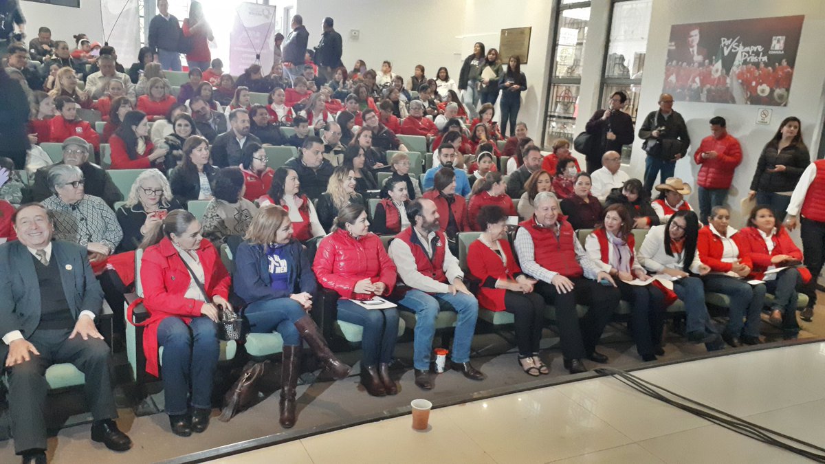 IreneHdzMorelos's tweet photo. Merecido reconocimiento por Mérito Partidista a la Maestra María Concepción de la Rosa,
y excelente Conferencia "Fortaleciendo a las Mujeres" @ONMPRI_COAHUILA @Boreque
@PRICoahuila @PRISaltillo @onmpri_saltillo #MujeresMotorDeMéxico
#PRIMxSaltillo #EnTodasPartes https://t.co/6X1xBHeJYd