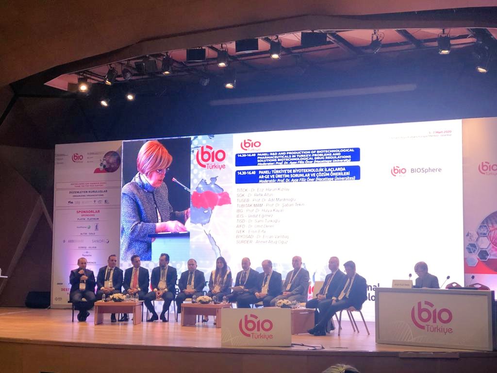 AHMETALTUGOGUZ's tweet photo. İlaç Endüstrisi Komisyonu üyesi olduğum #ivek vakfı tarafından düzenlenen #BIOTürkiye2020 kongresinde Prof. Dr. Ayşe Filiz Öner Hocamızın moderatörlüğünde Türkiye'de biyoteknolojik ilaçlarda arge ve üretim: Sorunlar ve Çözüm önerileri panelinde https://t.co/8U7Sx5fDgg