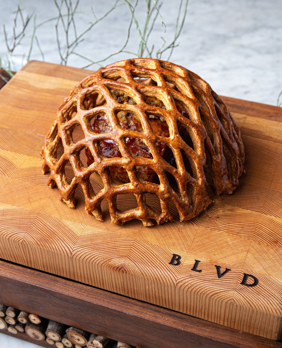 blvdyvr's tweet photo. Can you guess what is under this pastry dome? 🤔

#infatuation #zagat #dishedvan #f52grams #buzzfeedfood #yahoofood #eeeeeats #beautifulcuisines #huffposttaste #scoutthis #tableside #tablesideservice #chefalexchen #michelinstarfood #blvdyvr https://t.co/jCKKMVeYXX