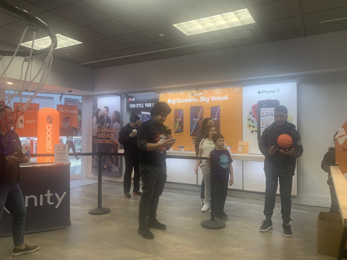 Who wants to win an LG 43 inch 4K UHD TV! Come to Boost Mobile in Lincolnwood Town Center. We have plenty of prizes today! @SellWithLG <a href="/boostmobile/">Boost Mobile</a> @Pincus_NEast