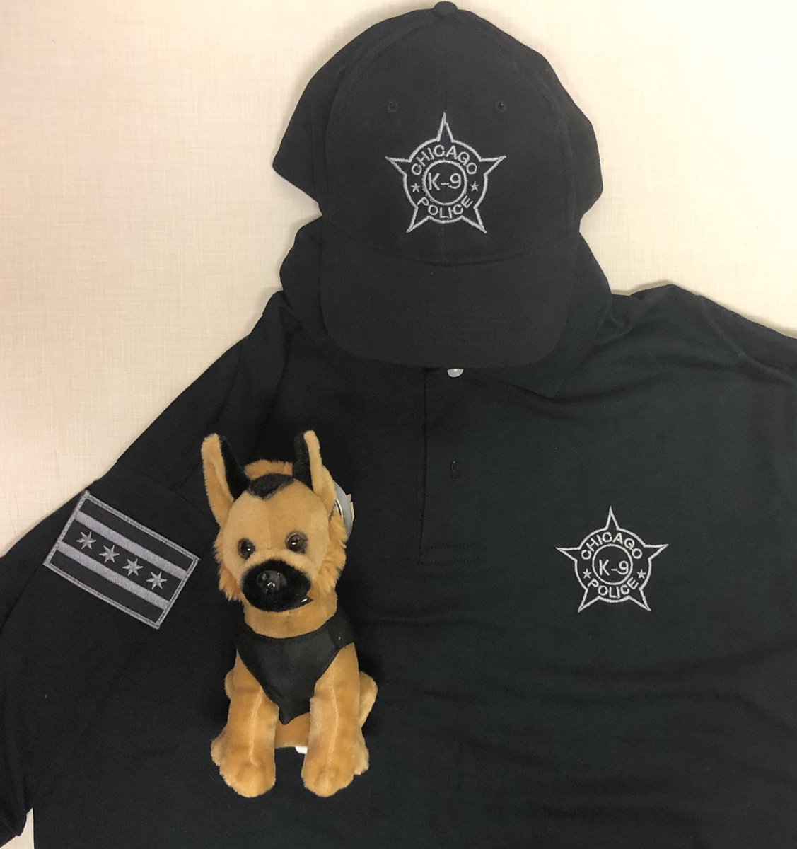 ChicagoCAPS14's tweet image. Big THANKS to our good friends VCG Uniform 
5050 w Irving Park Rd 
for helping us send a smile 😁package to our favorite 
Future K9 Officer !!

Javier is only 10yo, follows us all the way from South Dakota &amp;amp; needs our support 🙏 in battling his health issues