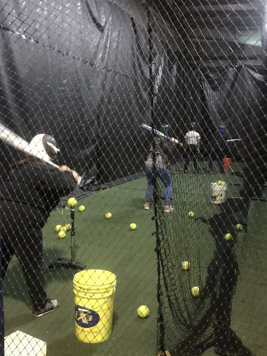 REHSsoftball's tweet photo. Our girls working hard on their swings https://t.co/yJiCIcImcU