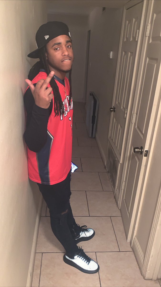 Terio_27's tweet photo. I grew up around Dope Boys I don’t need a Stylist ⭐️💰#PropsEnt🖤 https://t.co/WI48SFy6FO