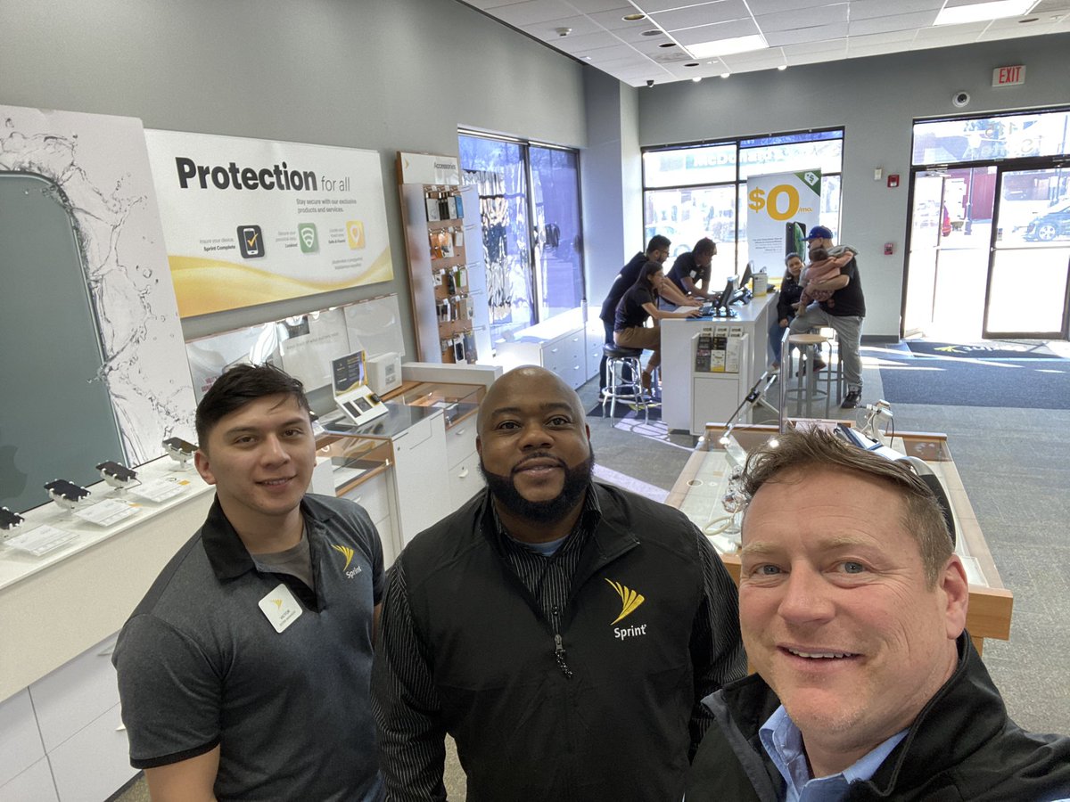 ATeamMrT's tweet photo. Hanging with the one and only @MarcusPeery at the Lagrange Sprint store! @Aircorpllc @lillatin77  Nice to see Victor’s team helping customers and ready for a big day today! https://t.co/zn2mNJrJe2