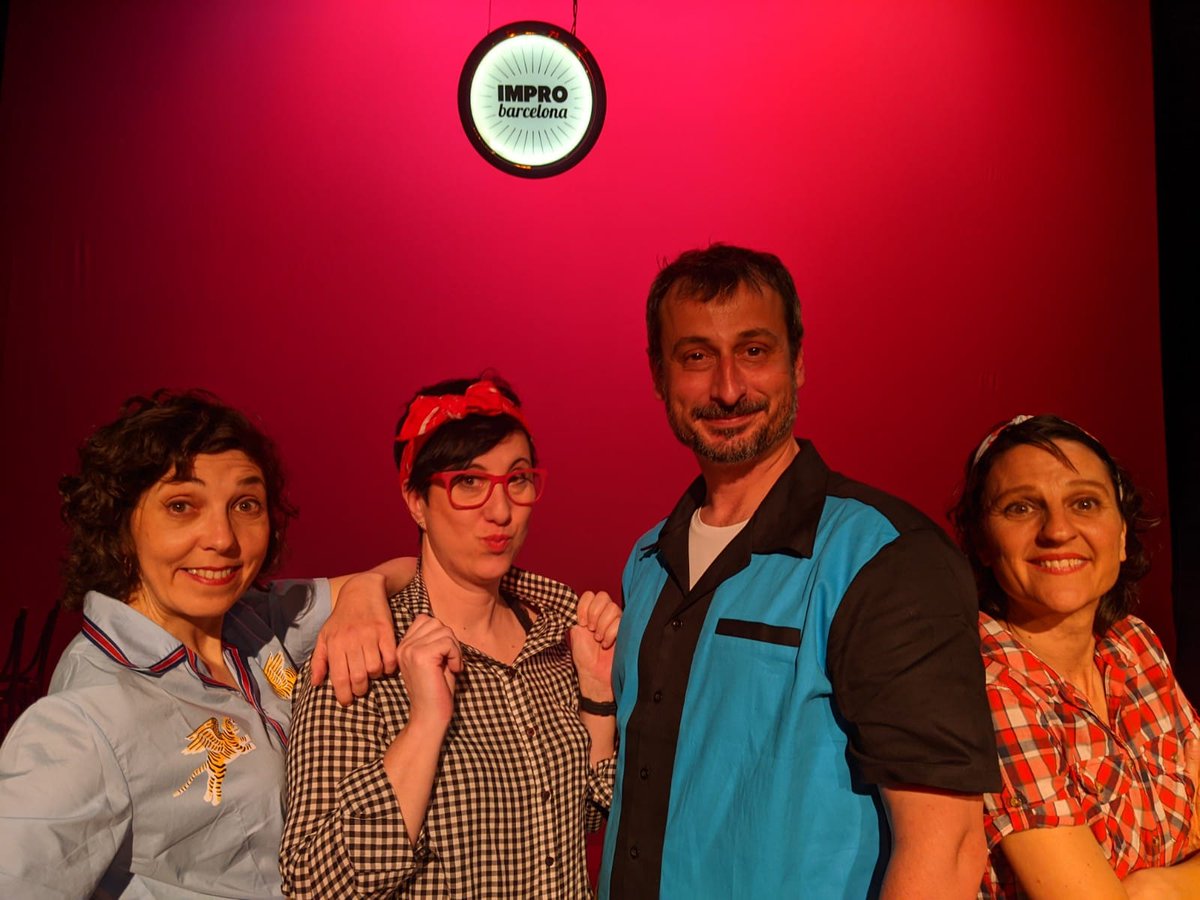 ImproBarcelona's tweet photo. Ahir va néixer Impro A Gogó, un espectacle de jocs de improvisació i 100% Comèdia. Frases del públic, reptes i un fart de riure... Ah, i 🍸 No et perdis la propera actuació al @almeriateatre i aprofita els descomptes a https://t.co/kq4LVfdLKF. #Impro #Comedia #humor #improagogo https://t.co/QWlqhOTRog