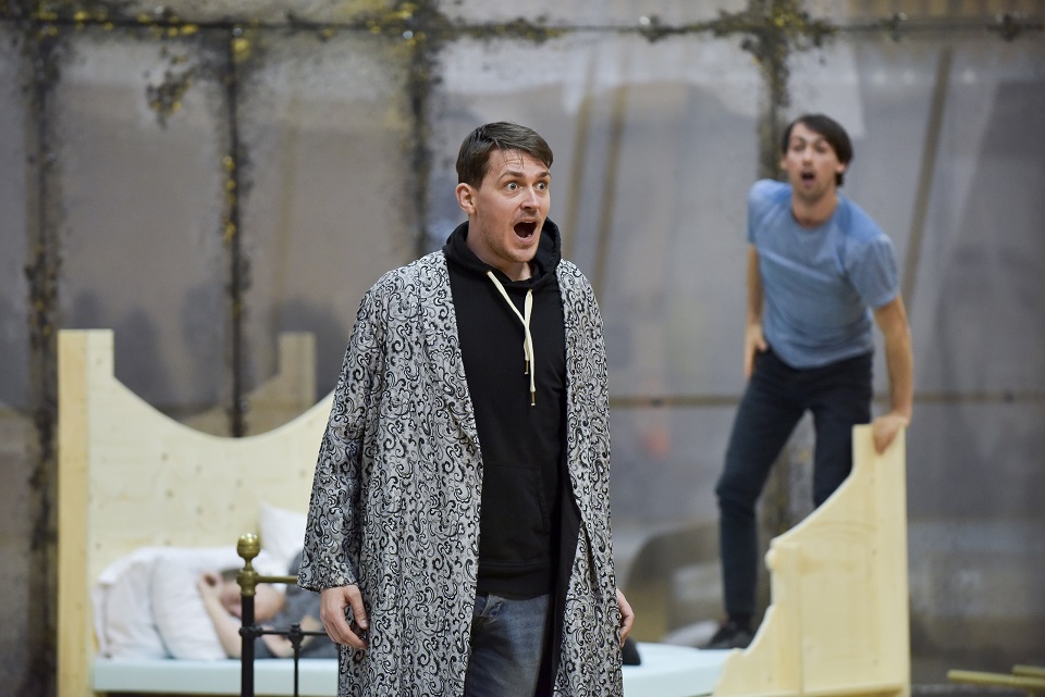 ScottishOpera's tweet photo. Ever fallen in love with someone you shouldn't have?
This lot know the feeling…
Find out more: https://t.co/GD967g9h23
#SOdream #rehearsals #GratuitousBuzzcocksReference https://t.co/YvXcMsumNM