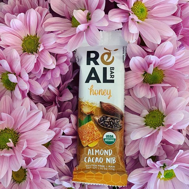OrganicRealBar's tweet photo. Are you ready for #spring yet? #springishere #beautiful #bloomingflower #yummy #snackbar #healthylifestyle #healthyfood #healthyliving #food #weekendvibes #honey #dairyfree #almond #cocoanibs #freezedried #newportbeach #madeinusa https://t.co/PprJY3zCMc https://t.co/r5IA2ZbbEQ