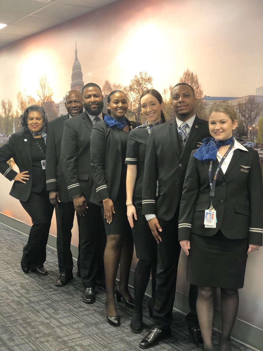 What a amazing inflight team we have, today was a fabulous experience for the children seeing them learn and overcome fears but importantly the smiles where big ! 😊💙 #core4 @weareunited #UAIFSbaseIAD