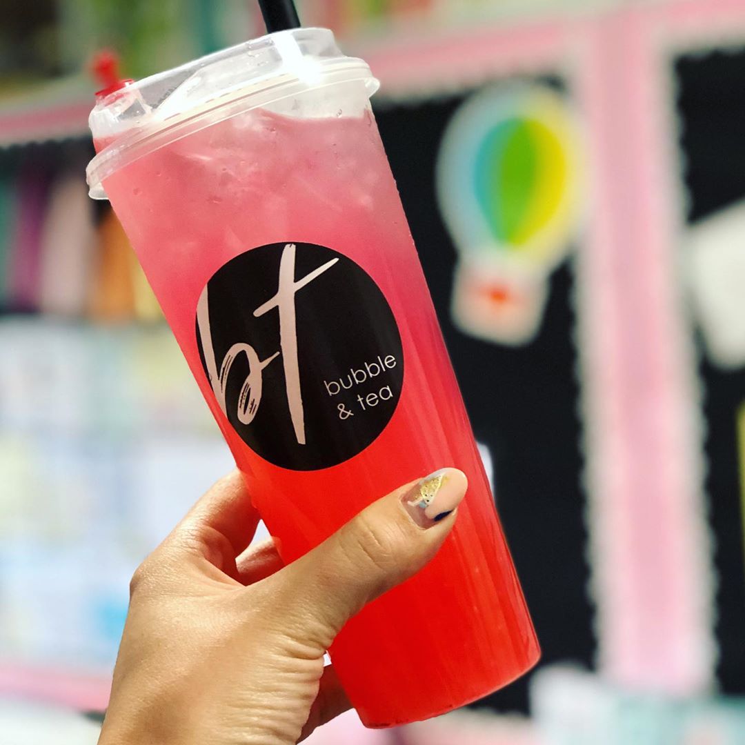 bubble_and_tea's tweet photo. Cheers! 🌸#BubbleandTeala
Weekend Vibe = Pink Romance Lemonade 💖
photo credit: @toocoolformiddleschool
.
.
.
#yummy #strawberry #lemonade #sweet #foodie #foodporn #happy #nomnom #fresh #boba #bobalover #eeeeeat #arcadia #lafoodie #instadaily #tea #teatime https://t.co/EZkUkaP1rx