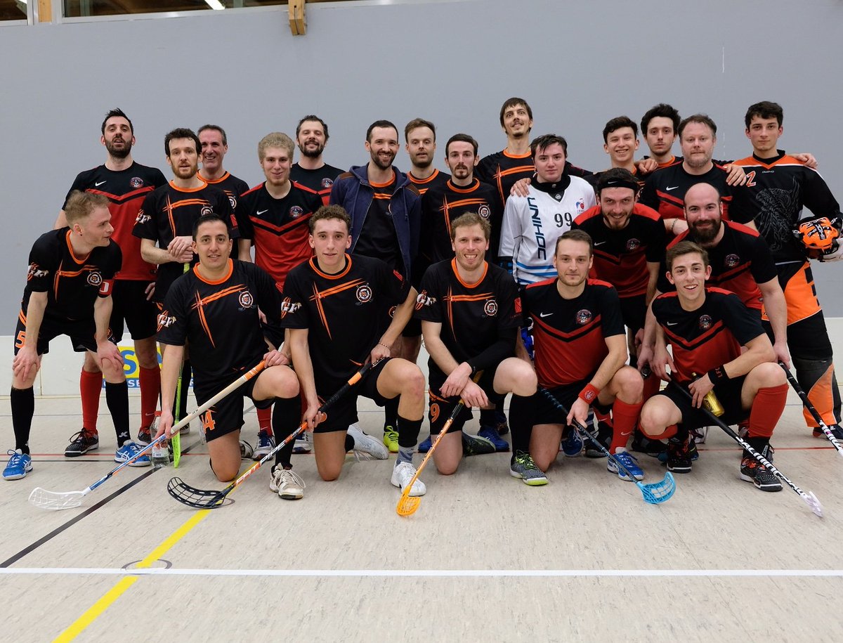 Les tigres se qualifient pour les quarts de finale après leur victoire,  à l'arraché,  3-2 face à une belle équipe de <a href="/lyon_floorball/">Lyon Floorball Club</a> .
#floorball #francefloorball #gotigers