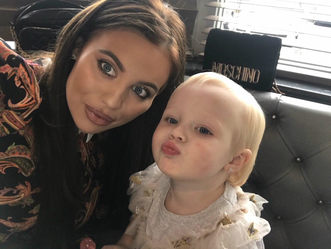 RebeccaGrayX's tweet photo. True love right there 💖 https://t.co/VTA5tryk0U