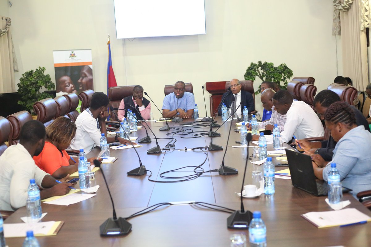 MsppOfficiel's tweet photo. #COVID19
#MSPPHaiti
7 mars 2020 - Le Ministère de la Santé Publique et de la Population (#MSPP) a organisé une première journée d’orientation pour les journalistes dans le cadre de la préparation à une éventuelle introduction du nouveau Coronavirus en Haïti.
#UCRP
#DELR
#DPSPE https://t.co/ia3iodfevJ