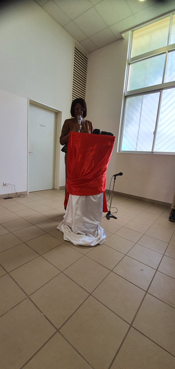 À l'occasion de la journée internationale des droits de la femme,  nous avons animé un atelier en faveur des femmes et des anciens stagiaires femmes. Et j'ai exposé sur l'élaboration d'un Plan de carrière pour réussir sa vie active et madame le bâtonnier sur le thème de l'année.