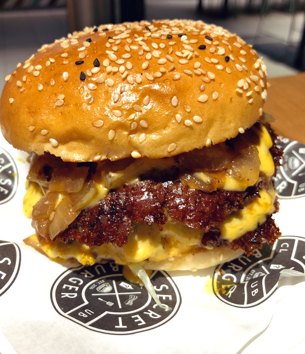 JeremysFoodTour's tweet photo. It’s been ages since I’ve had a burger from @secretburgerCLB but they are still as amazing as ever! The animal style - double beef burger! 🍔 at @nottsstreetfood #SecretBurger #Nottingham #JeremysFoodTour #Foodie https://t.co/FPLVDvM3Ky