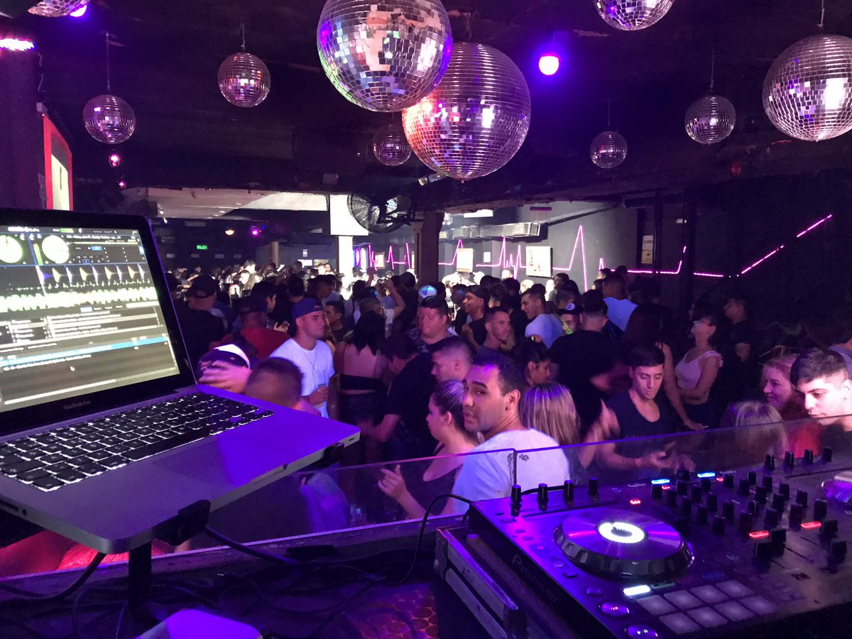 pablitogarciadj's tweet photo. Ocho años de noches Barvaras

#elbarvaro #noche #baile #boliche #disco #musica #dj #disklockey #mac #macbookpro #pioneerdj #vmoda https://t.co/NPgeXMTO3p