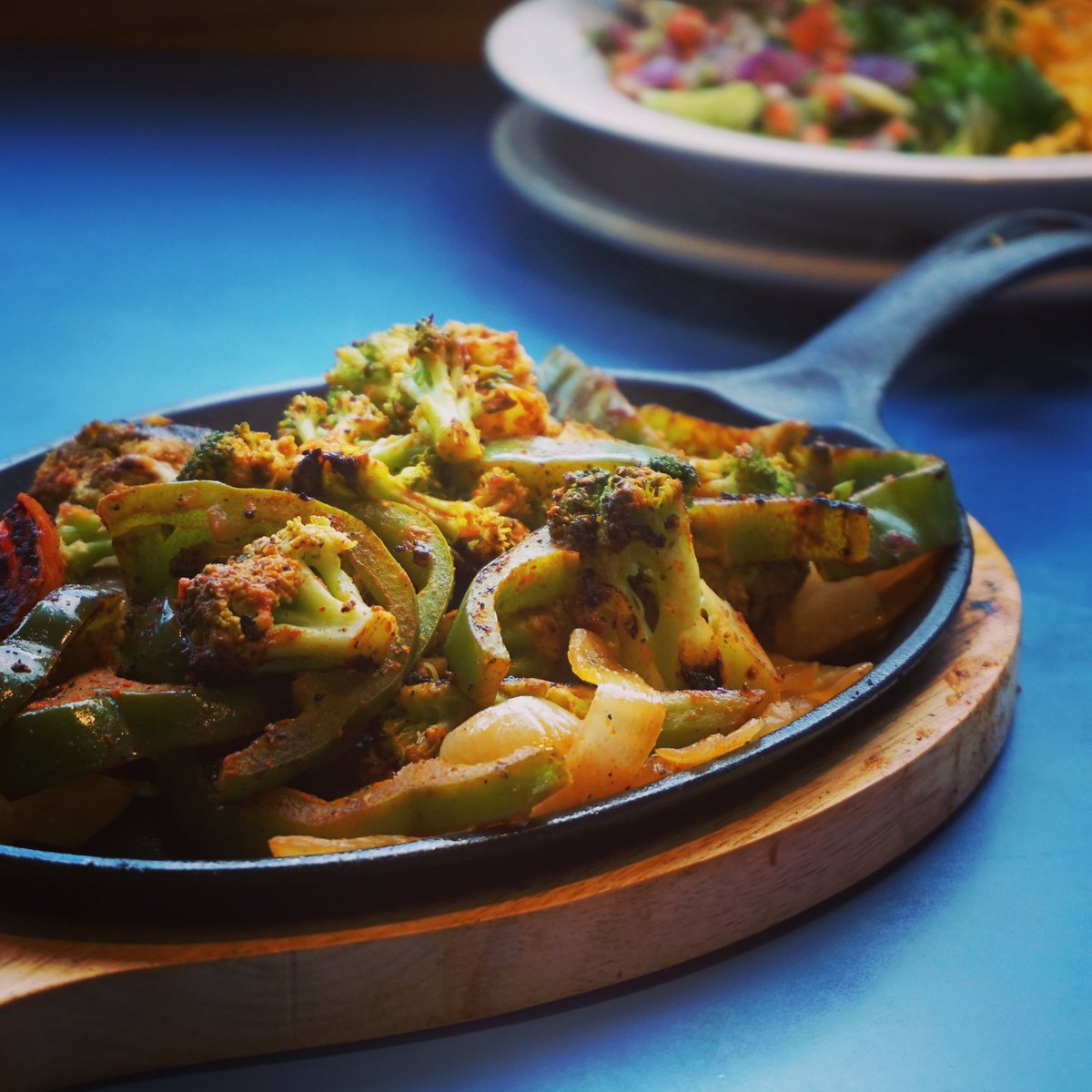 Veggie fajitas!  

#bandidos #yummy #fajitas #fortwayne #limaohio #delicious #skilletmeals #mexicanfood #eatlocal #40thanniversary #handcutveggies #vegetarian