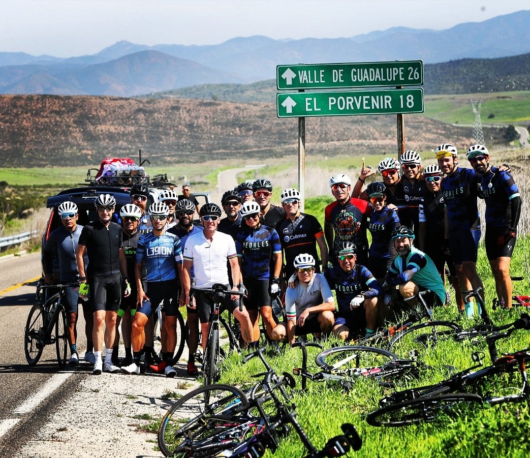 LizKreutz's tweet photo. Such a fun day photographing a great ride from Tijuana to Rosarito with @lancearmstrong @ghincapie @bobbyjulich and our incredible host and friend Jose 🙏 #lancearmstrong #documentaryphotography #tellastory #enjoytheride #forwardneverstraight https://t.co/a8Z82iwuUX