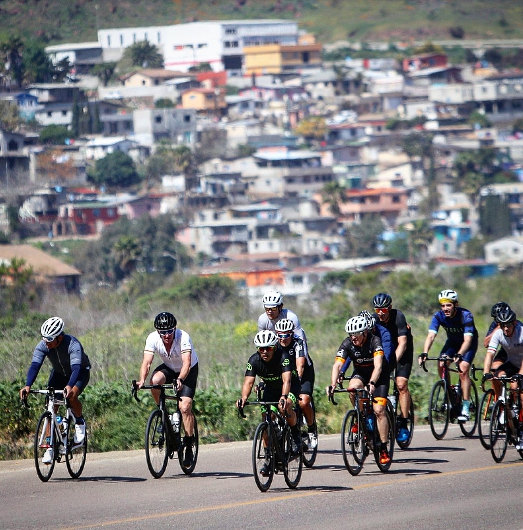 LizKreutz's tweet photo. Such a fun day photographing a great ride from Tijuana to Rosarito with @lancearmstrong @ghincapie @bobbyjulich and our incredible host and friend Jose 🙏 #lancearmstrong #documentaryphotography #tellastory #enjoytheride #forwardneverstraight https://t.co/a8Z82iwuUX