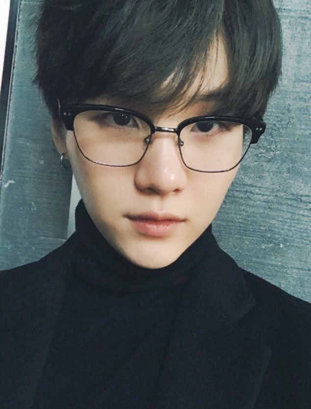 crazyseidj's tweet photo. Showing this man some well deserved love. He's soooo sexy. Both physically and mentally πππ
#bts #suga #yoongi #MinMarch #Meowch
Tagging my fave hoes! Enjoy your weekend @tastybibimbap7 @Noona_N_World https://t.co/dq7mmDpDbk