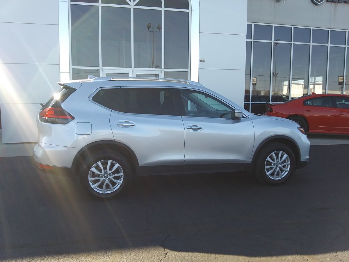 heatherleee_'s tweet photo. Guys I can now say that im a proud owner of 2017 Nissan Rogue!! I'm literally so excited!! #NewCarOwner โค https://t.co/RI43VulRLs