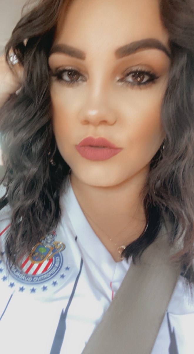 rojibella_1906's tweet photo. Hoy andamos de GALA 🤵🏻 , hoy juegan mis @Chivas ❤️💙🥰 https://t.co/WoVY9W5RPx