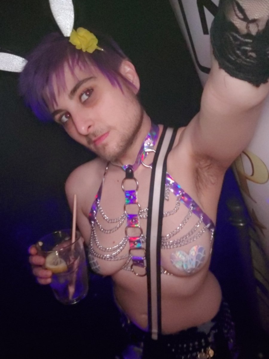 ScaredFly's tweet photo. Did a big brave by going out literally shirtless last night
Had so much fun
Though i do wish ann arbor wasnt so small
Sometimes it does blow being the visibly queerest person at an #LGBTQProud night club🙈😂
@Necto @NectoPride
#annarbor #necto #fagfridays #livelifeproud #transmen https://t.co/jbvOApIn5a