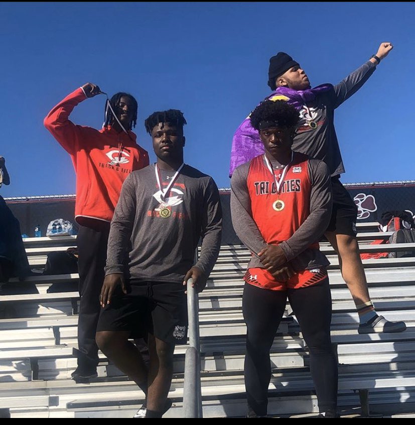 Coach_Dargan's tweet photo. Looks like @CamBam54 @flawless_tre32 and @d1djaay brought home the gold🥇in the “Big Man Relay” @TricitiesFCS #RaiseTheStandard🆙
#RebuildTheCity🌆
#CityOn🔥
#Darkside🌑 https://t.co/93olXsChqX