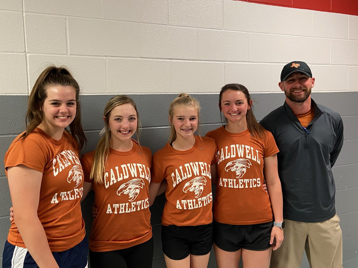coachsmith0818's tweet photo. Congrats to our lady hornets for competing in the regional powerlifting meet today in Del Valle. These ladied have worked extremely hard all year! https://t.co/x5bE1k4l6f