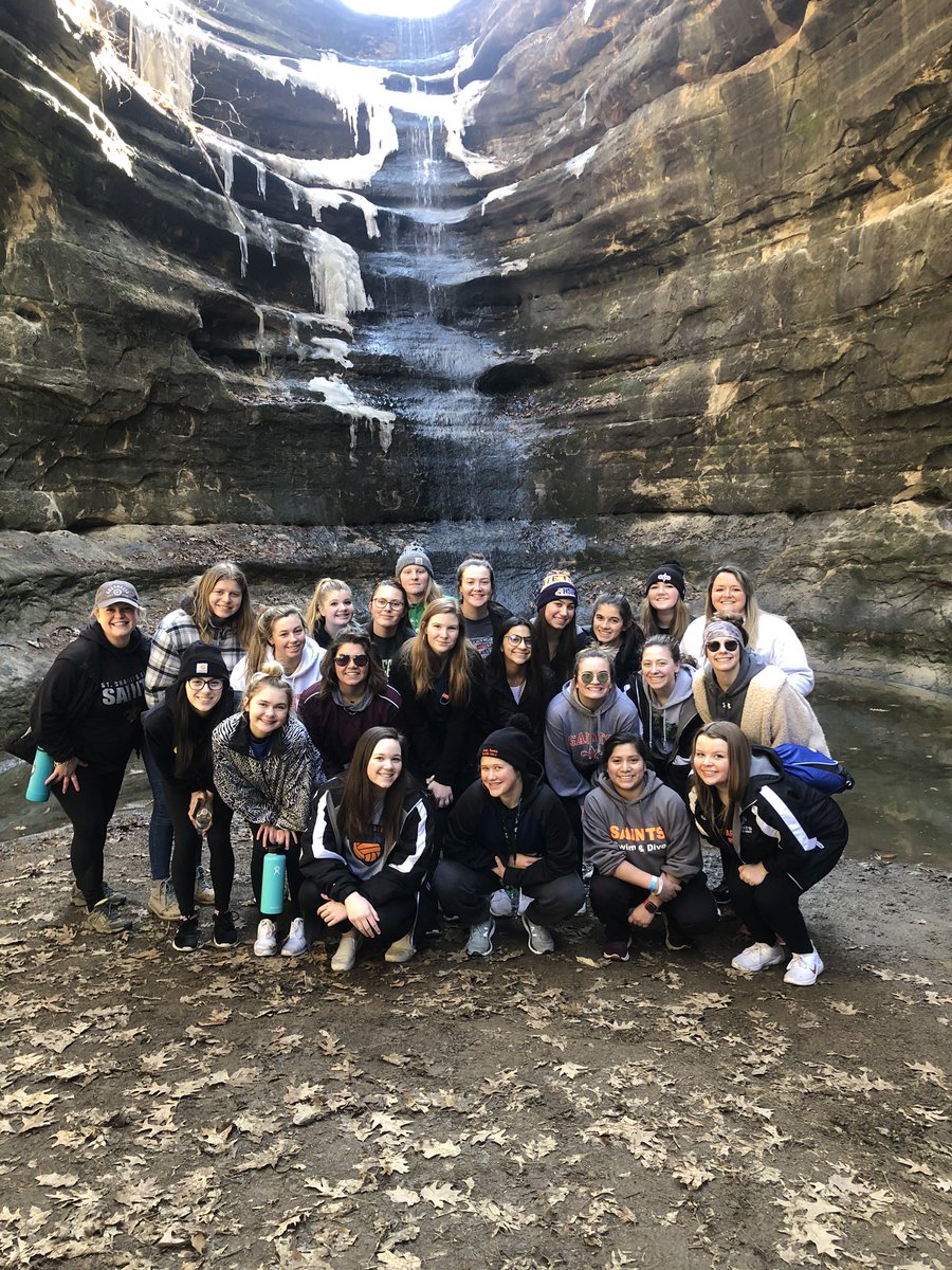 STCEGirlsWP's tweet photo. We did it! 💪🏼🖤🧡 #teambondingtrip #saintswaterpolo #starvedrock @STCEathletics @RichterJim @STCEBoosters https://t.co/CuKKgDVwoe