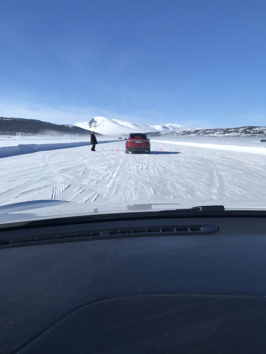 TeslaClubNorway's tweet photo. Had a wonderful day on Golsfjellet with 56 cars and 101 participants from Norway, Sweden, Austria and Germany - driving on the ice. @OwnersWest @TeslaClubAT @Chargelocator @tesla @TOC_Fremont @elonmusk #vintertreff #fun #winterdriving https://t.co/PvXyCuCCIF