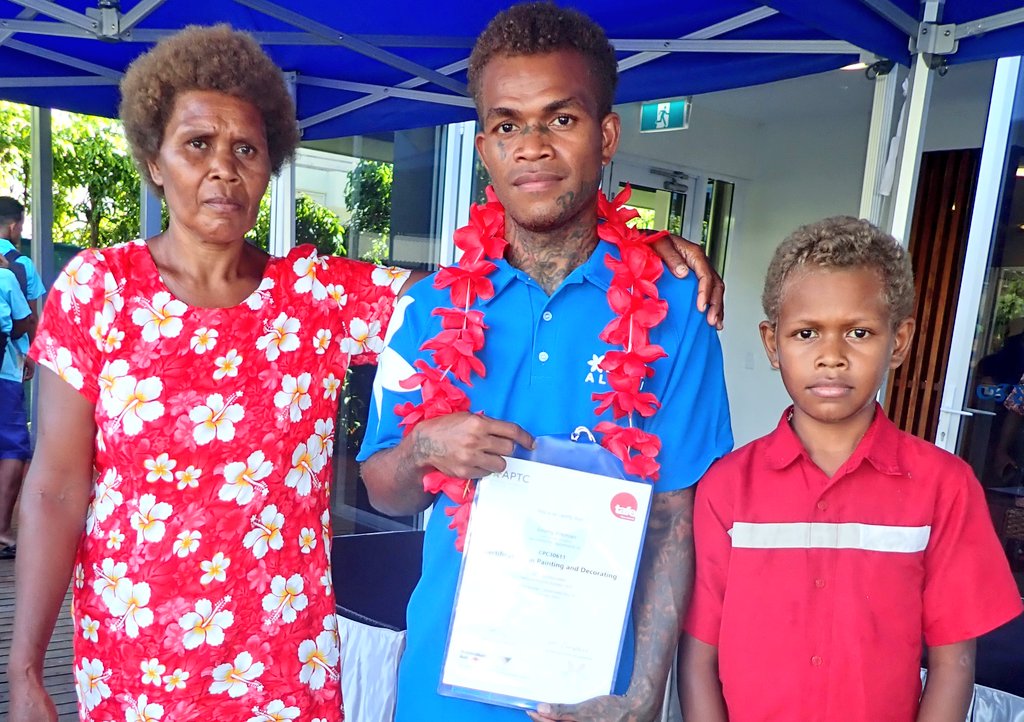 AbigailEChang's tweet photo. Tanggio tumas @IslandsunN for your featuring an inspirational @aptcpacific #SolomonIslands 🇸🇧 graduate - Jimmy Freeman. 

https://t.co/FNdl0W5T6s https://t.co/4uMVAvLfeB