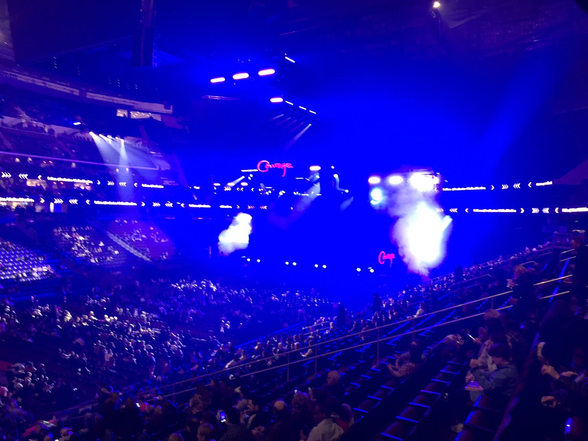 CynthiaKXu's tweet photo. Before the concert #CelineDionPru https://t.co/gW80qfhPfx