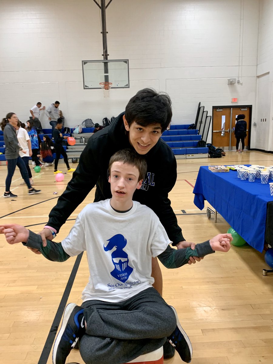 CoachSmithDana's tweet photo. We had a Very Exceptional Week @ CHS, Celebrating our students who have Super Powers💪🏾 #knightscbirocks #passionoverpaycheck  #exceptionalweek #goknights #knightpridecbi https://t.co/t0QXx03Dyq