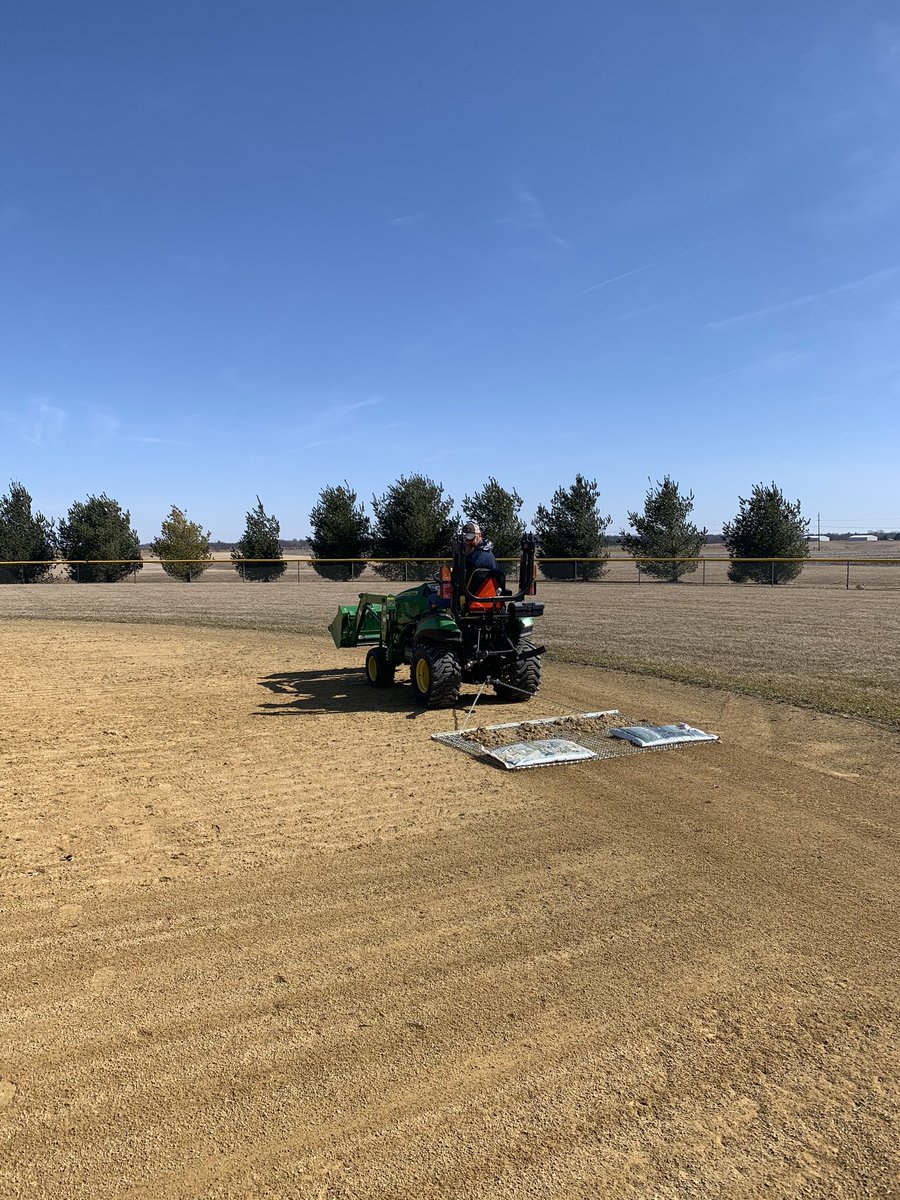 SherrardSoftba1's tweet photo. Getting pretty for Monday!! Thanks to the Nees family for use of equipment and Sean Randolph for being the driver. #oneteamoneroar #tigerbombsquad #bigjokers. https://t.co/aiD0gKphF6