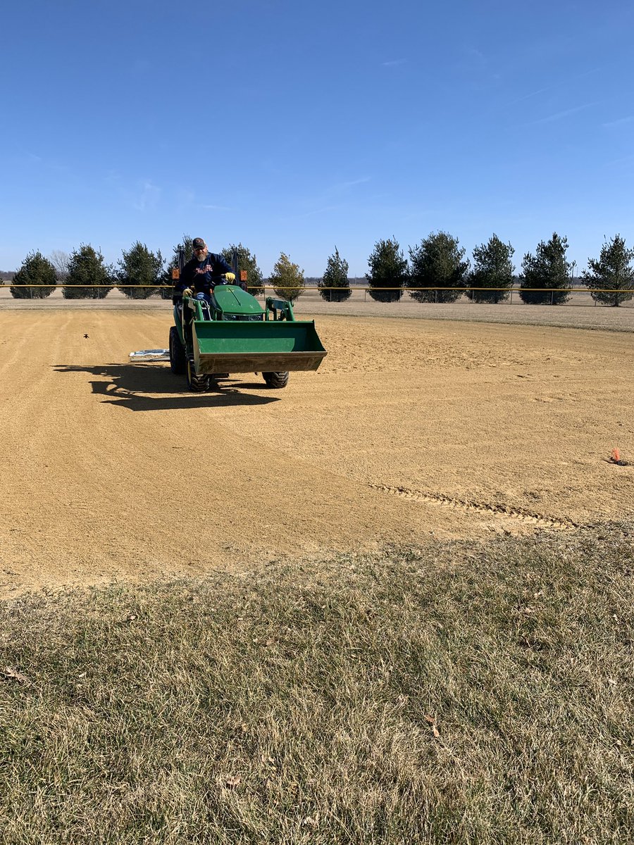 SherrardSoftba1's tweet photo. Getting pretty for Monday!! Thanks to the Nees family for use of equipment and Sean Randolph for being the driver. #oneteamoneroar #tigerbombsquad #bigjokers. https://t.co/aiD0gKphF6