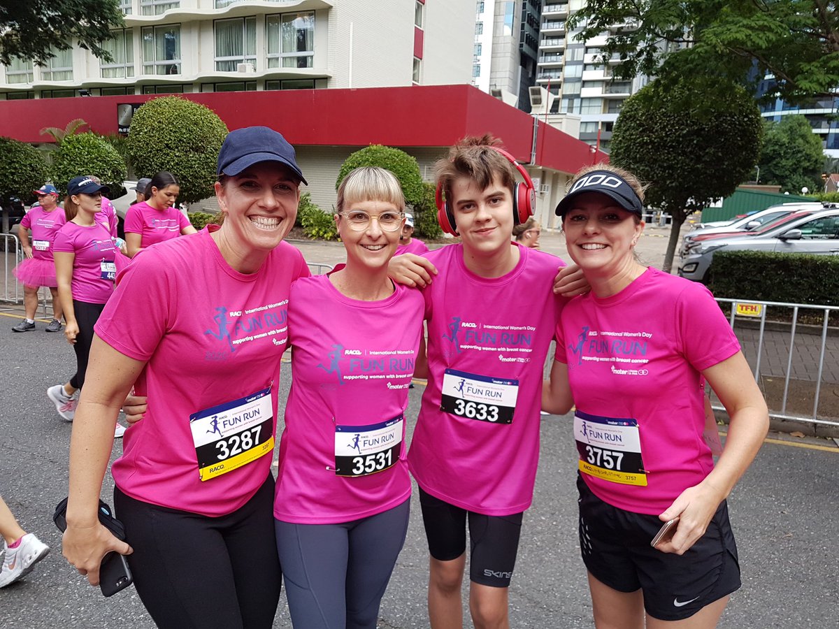 AlexMPurnell's tweet photo. Sunday jog for a good cause #chicksinpink #IWDFR #walkasone https://t.co/g3hsDwxeML