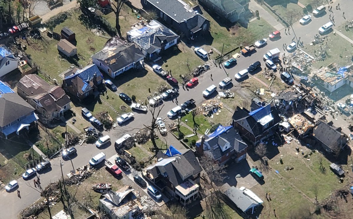 We sincerely appreciate all of the relief volunteers in East Nashville today, but this aerial photo from this afternoon illustrates why folks are being asked to park on unimpacted streets. A debris collection truck would find it very difficult to do work here. #NashvilleStrong