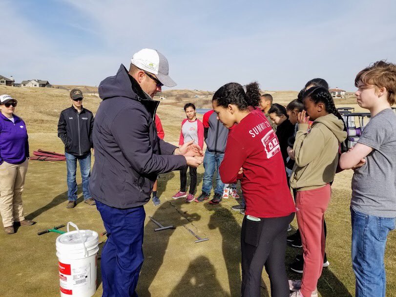 danimcfadden34's tweet photo. It is #YVCDay across the nation today and this years theme was “Dream Green” We are happy to have hosted the Youth Volunteer Corps of Manhattan today at Colbert Hills. HUGE thanks to @mattgourlaycgcs for putting on this event and teaching these great kids about our industry! https://t.co/OQrYCqaCTD
