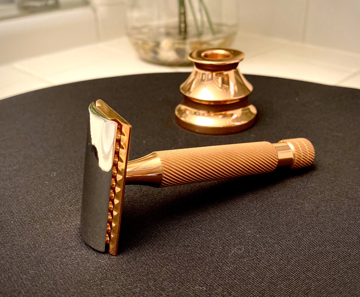 AboveTheTie's tweet photo. Windsor Mixed Metal with Copper Stand #windsor #windsormixedmetal #copper #copperrazor #copperrazorstand #razorstand #wetshavers #wetshaver #wetshavingloyalists #wetshavinggear https://t.co/jyBCjYgwTo
