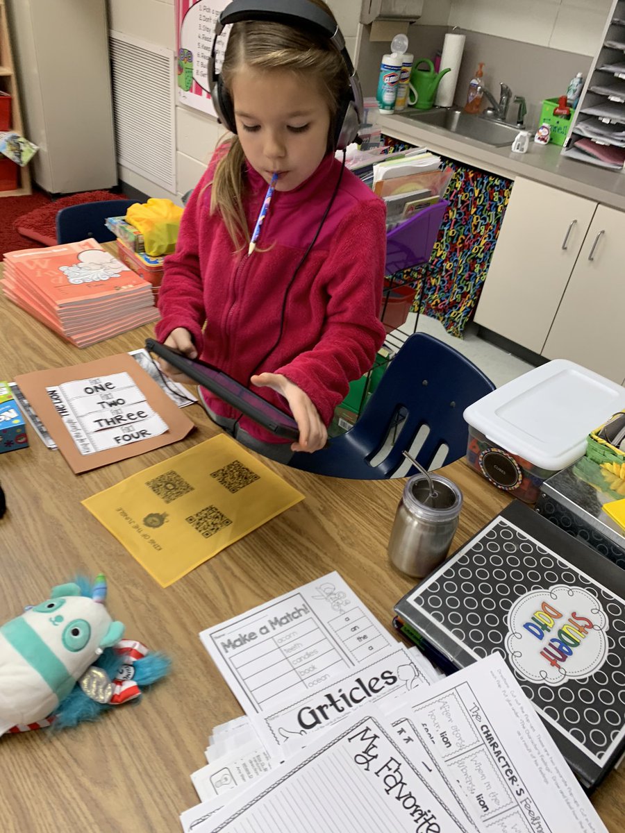SusanFennell14's tweet photo. We love STEM activities and research! #rhpsisthebest https://t.co/H31rYTmVse