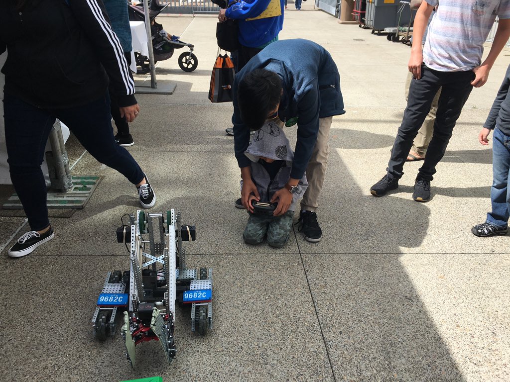 SUHSD_STEAM's tweet photo. #robots #drones #positiVIBES @OlympianEagles CTE students showcasing #OlympianHigh CTE-Engineering Program @PetcoPark #STEMDay Today! Congratulations Mr. Avasan for your dedication & commitment with @SUHSD students. #teamSUHSD #sweetSTEAM @CCR_SUHSD @OlympianASB @SUHSDParents https://t.co/9oxUXZZgb8