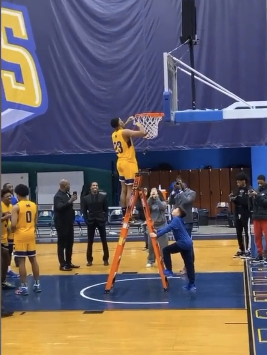 TVCSHoops's tweet image. @tvcshoops alum Luis Herrera and his Monroe Mustangs are headed to the National Tournament !  #BiggerThanMe #Winner #CultureNeverGraduates